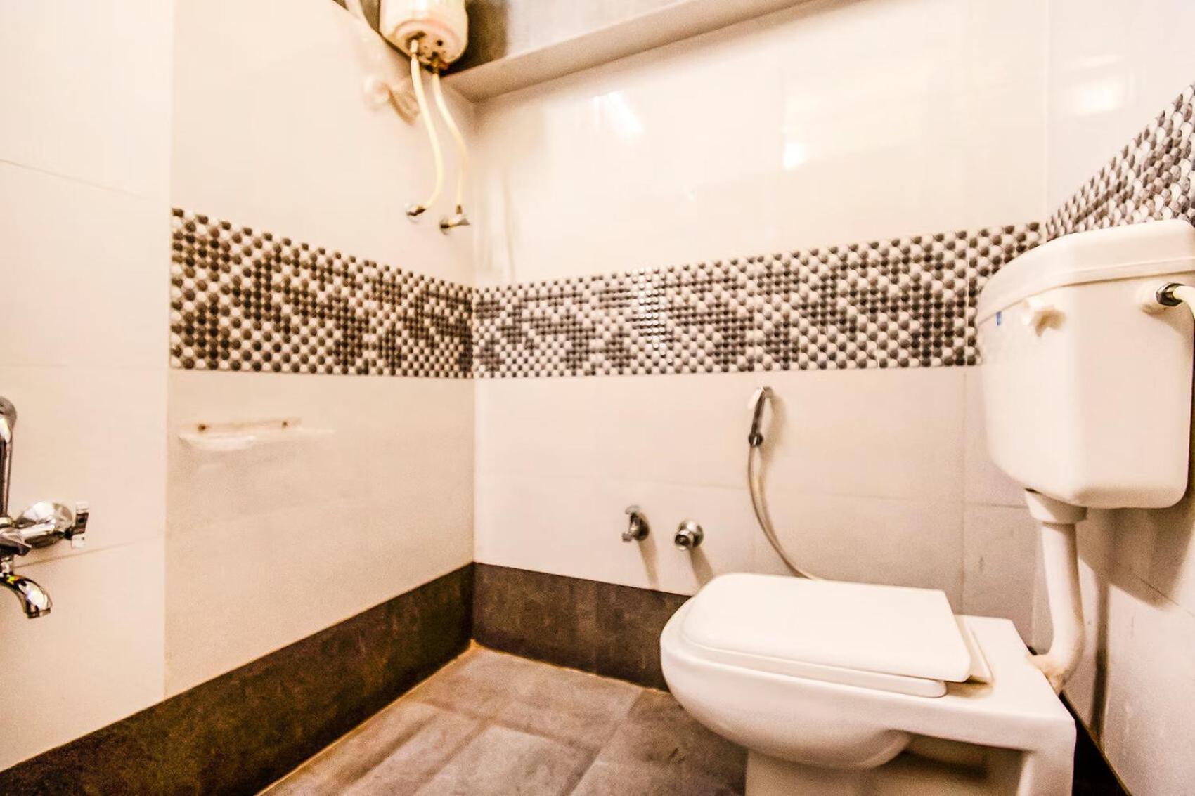 אחמדאבאד Fabhotel Maher Inn מראה חיצוני תמונה